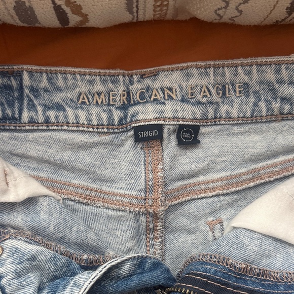 Distressed American Eagle Women Shorts - Crossover - Picture 2 of 3